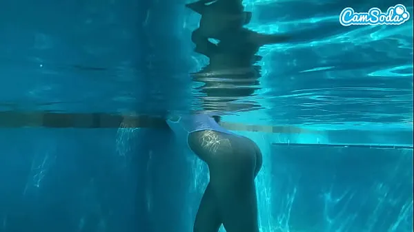 Vroči Underwater Sex Amateur Teen Crushed By BBC Big Black Dick topli filmi