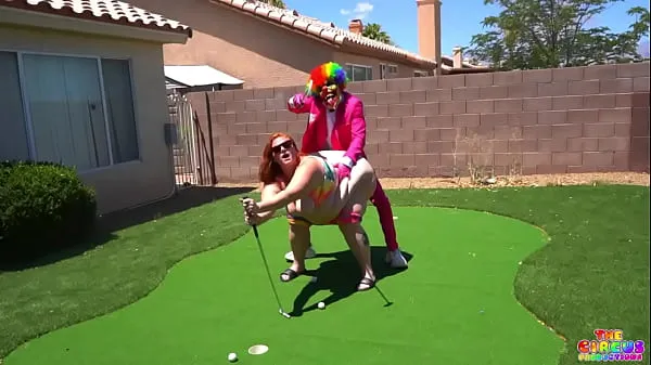 뜨거운 Julie Ginger beat Gibby The Clown in a game of mini golf and this happened 따뜻한 영화