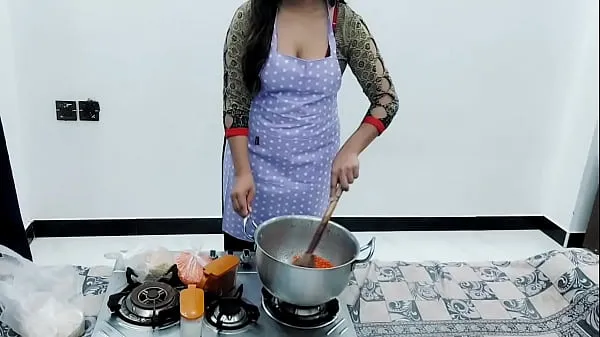 热Indian Housewife Anal Sex In Kitchen While She Is Cooking With Clear Hindi Audio温暖的电影