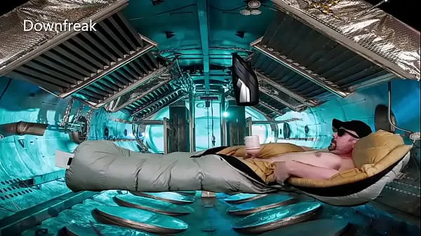Heta Downfreak Floating In Space Station Hands Free Jerking Off With Sex Toy varma filmer