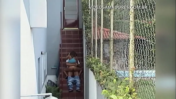 뜨거운 Young couple fucks in the backyard and is filmed from afar 따뜻한 영화