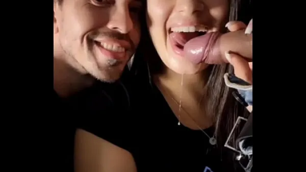 I recorded my wife sucking a stranger's dick, and I kissed her with a mouth full of cum Film hangat yang hangat