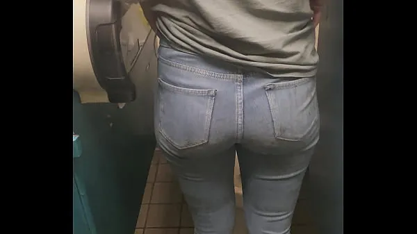 Hotte public stall at work pawg worker fucked doggy varme film