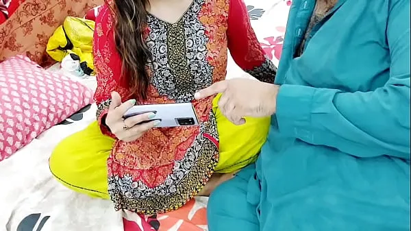 गर्म PAKISTANI REAL HUSBAND WIFE WATCHING DESI PORN ON MOBILE THAN HAVE ANAL SEX WITH CLEAR HOT HINDI AUDIO गर्म फिल्में