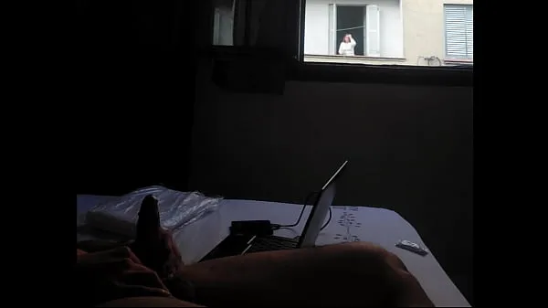 Горячие Обнаженная мастурбация для любопытной соседки у окнатеплые фильмы