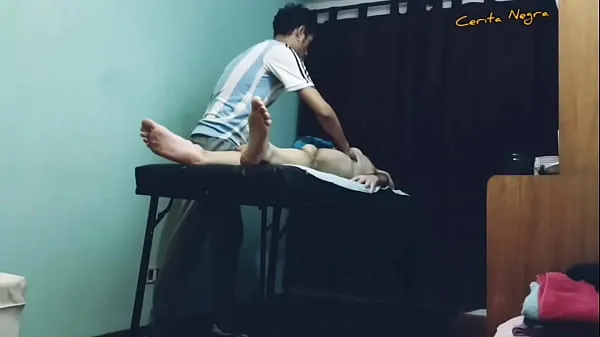 뜨거운 Massaging a male, I end up tasting his cock (part 1/2 따뜻한 영화