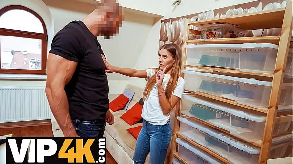 Sıcak DEBT4k. Lack of cash causes skinny gal to have sex with the collector Sıcak Filmler