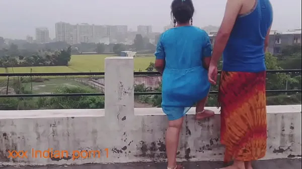 Heiße Wunderschöne Brüste Indian Bhabhi XXX Fick nach Regenbad vollständige Szenewarme Filme
