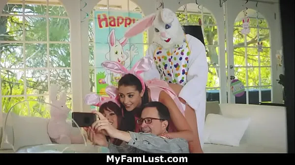 Quente Stepbro in Bunny Costume Fucks His Horny Stepsister on Easter Celebration - Avi Love Filmes quentes