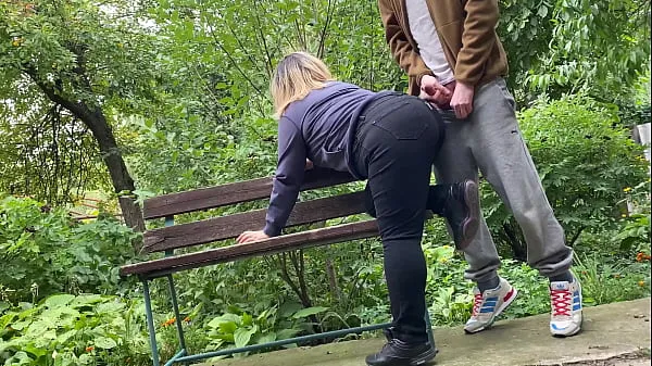 Nóng Cum on big ass MILF in jeans in the park Phim ấm áp
