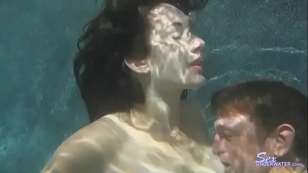 Hotte Evelyn is a Squealer Underwater varme film