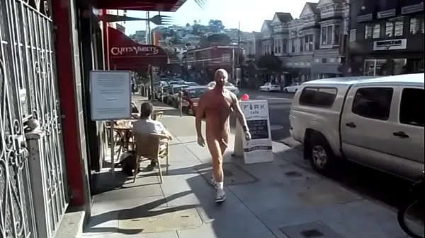 뜨거운 Nude in the street with public on daylight 따뜻한 영화