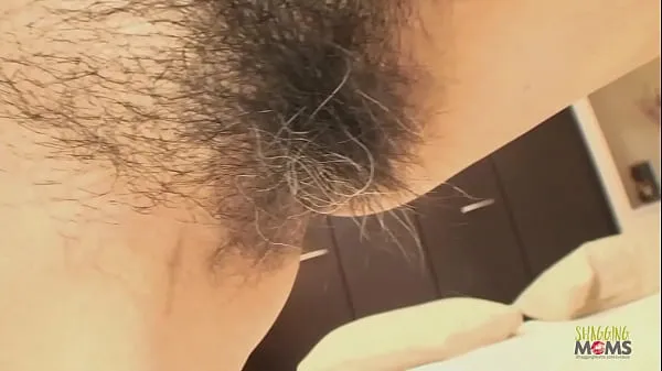 Nóng Asian mature lady with hairy and grey bush gets a sloppy creampie Phim ấm áp