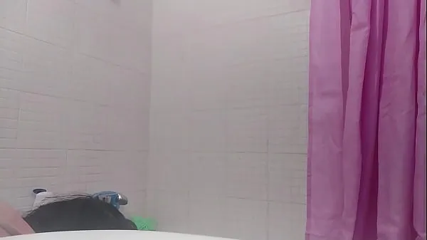 Quente Madura espanhola milf se masturbando no chuveiro com seu período e enfiando uma escova em sua buceta. Fetichismo, menstruofilia. Filas e parafilias. Leyva Hot ctdx Filmes quentes