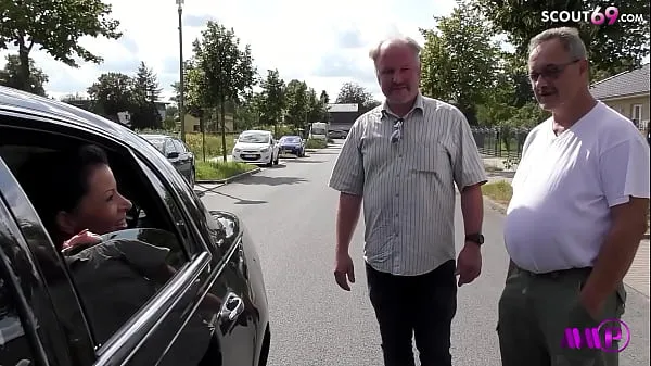 热Real Amateur Car Gangbang for German Mature Dacada in NRW温暖的电影