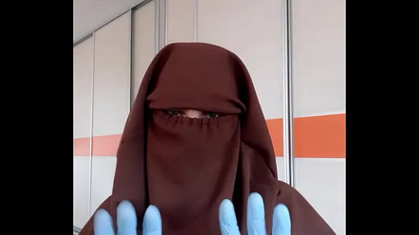 Hot Housekeeper in apron putting on niqab warm Movies