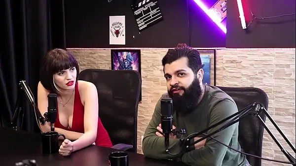 Vroči Lord Kenobi talks about the kick he took in the bag to try to understand what is the pleasure they feel with Ballbusting - Lady Snow and Lord Kenobi topli filmi