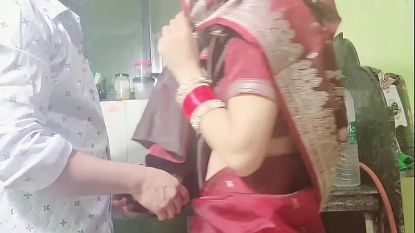 Hot Desi was looking good in saree, then gave warm Movies