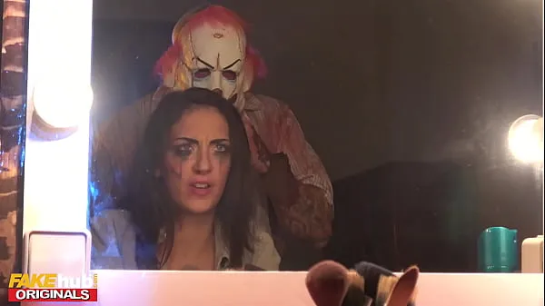 گرم Fakehub Originals - Fake Horror Movie goes wrong when real killer enters star actress dressing room - Halloween Special گرم فلمیں
