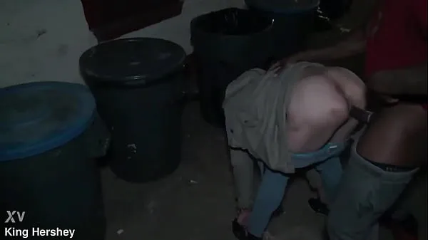 Fucking this prostitute next to the dumpster in a alleyway we got caught Filem hangat panas
