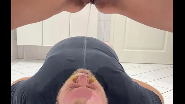Hete Mistress pissing in his mouth warme films