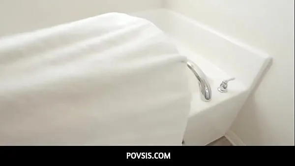 PovSis - Fucking My Hot Stepsister Over The Bathtub POV Film hangat yang hangat