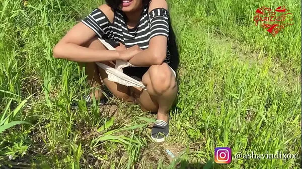 Vroči sexy cute desi girl pissing outdoor topli filmi