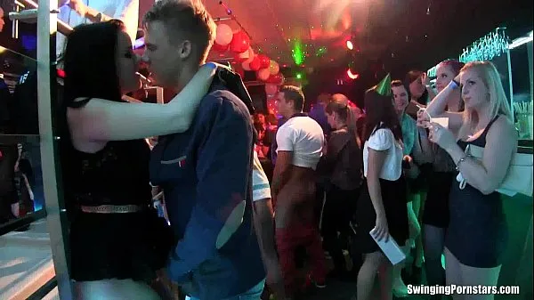 Žhavé Slutty party chicks fucking in a club žhavé filmy