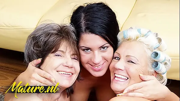 Žhavé Horny Teen Rashina Invited a Lesbian Mature Couple Over For Hot Threesome žhavé filmy