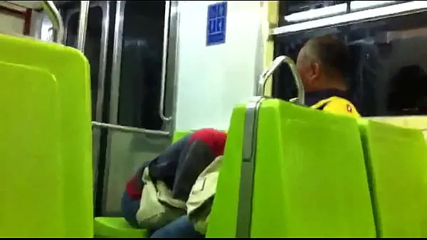 Hotte Sucking in the subway varme film
