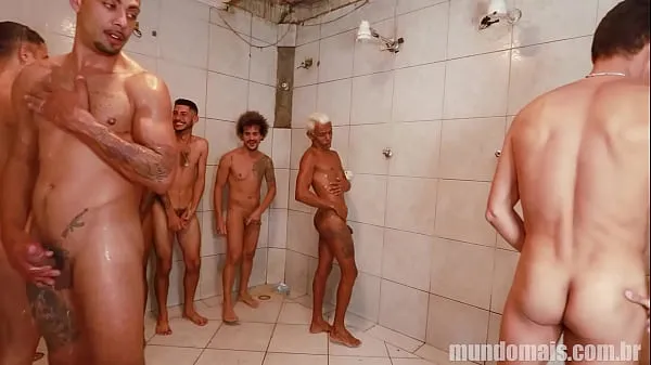 Gorące Football match ends in a suruba in the shower and locker roomciepłe filmy