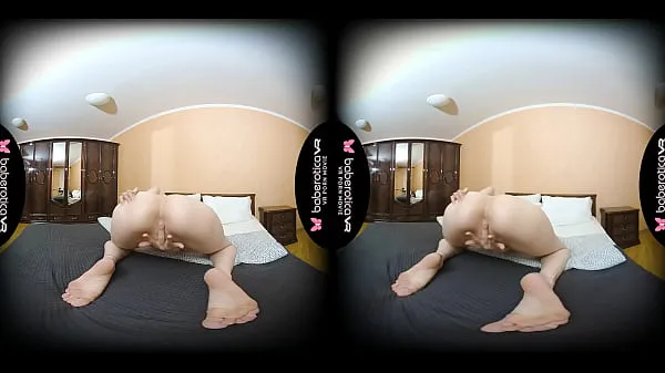 Hotte Solo girl Milena masturbating alone in the bedroom with a pink vibrator in VR varme film