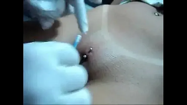 Quente PUTTING PIERCING IN THE PUSSY Filmes quentes