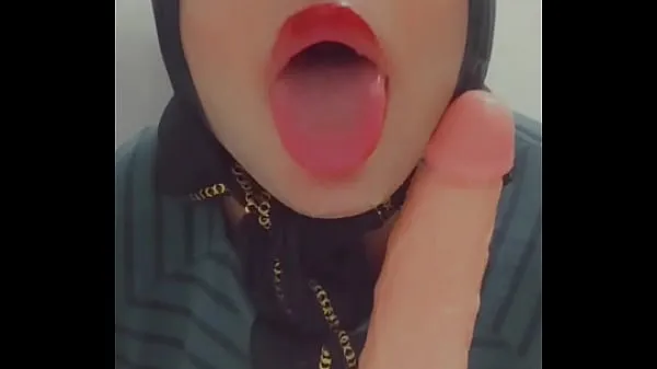 Perfect and thick-lipped Muslim slut has very hard blowjob with dildo deep throat doing Film hangat yang hangat