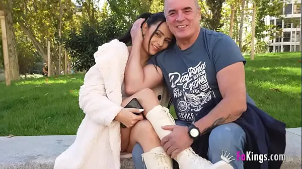 Vroči Valen and her 55yo driving instructor: She's in love with him topli filmi