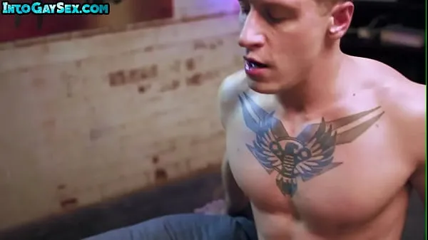 Hete Tattooed handsome bottom assfucked by top BF o the couch warme films