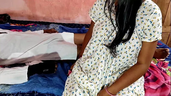 Verma ji a appelé la voisine Mme Mehta à la maison et a fait une putain de chatte douloureuse! Porno HD en voix claire en hindi Films chauds