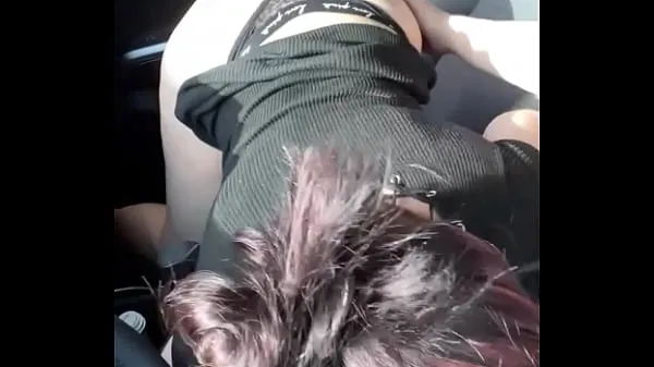 गर्म Thick white girl with an amazing ass sucks dick while her man is driving and then she takes a load of cum on her big booty after he fucks her on the side of the street गर्म फिल्में
