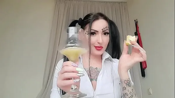 Hete Mistress again makes for you a delicious cocktail of apples and her saliva. Enjoy your meal warme films