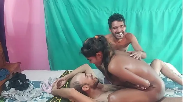 Heiße Bengalische junge Frau, Amateur-Rough-Sex-Massage-Porno mit zwei großen Schwänzen, Dreier, Bester XXX-Porno ... Hanif und Mst Sumona und Manik Miawarme Filme