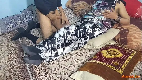 Películas calientes Esposa paquistaní Amrozian Jan follada duro en el coño al estilo misionero cálidas