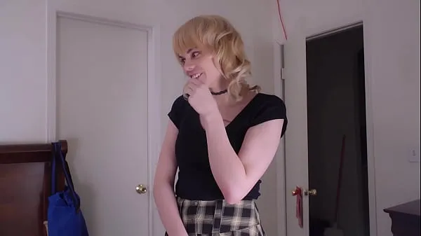 热Trans Teen Wants Her Roommate's Hard Cock温暖的电影