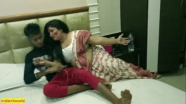 गर्म 18 साल के युवा सौतेले बेटे के साथ भारतीय बंगाली सौतेली माँ पहला सेक्स! स्पष्ट ऑडियो के साथ गर्म फिल्में