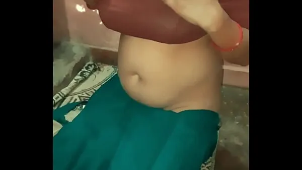 Hot Sexy indian wife shows her big boobs warm Movies