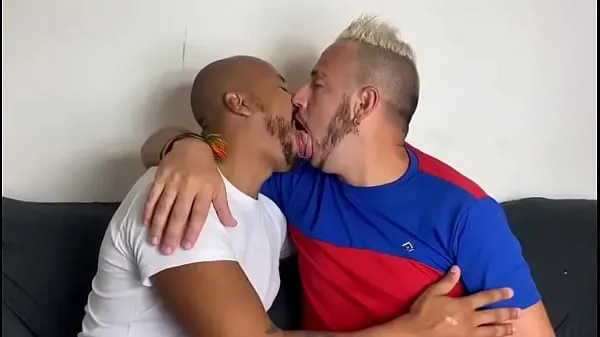 Film caldi hot kiss between latin malescaldi
