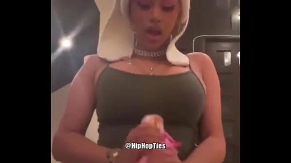 Hotte Cardi B jerking off whipped cream can varme film