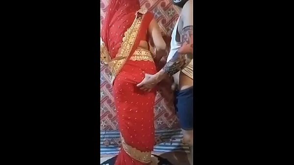 热In the bride's red saree, she was fucked fiercely, as if I spoke desi ass and opened her pussy温暖的电影