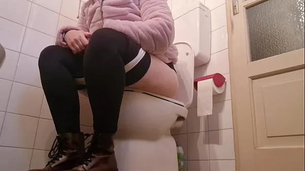 Hot Great piss and farts in the bathroom of a friend 4K warm Movies