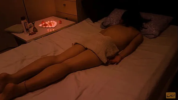 Películas calientes El masaje erótico se convierte en una cogida y me hace correrme - nuru thai Unlimited Orgasm cálidas