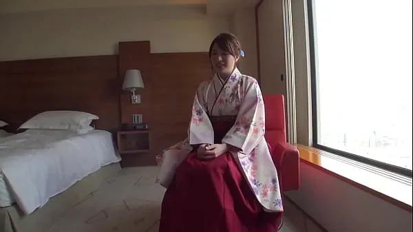 Heiße Ich liebe Sex in einem unordentlichen Kimono! Aika ist so geil, dass sie uns ihre Muschi zeigt, während sie in der Cowgirl-Position ihre Hüften wackelt! Schließlich schießt ich ihre Ladung über Aikas s&uumwarme Filme
